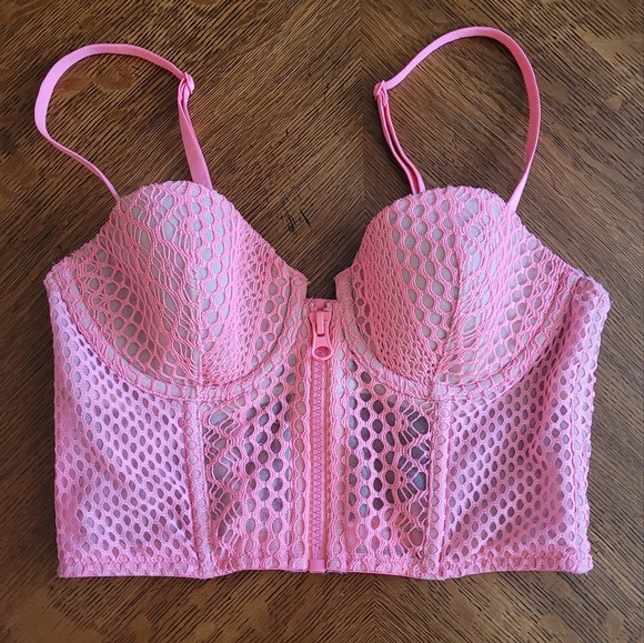 LIKE NEW RARE 34b Victoria's Secret Pushup Very Sexy Lined Demi w/ Boning - Picture 2 of 15